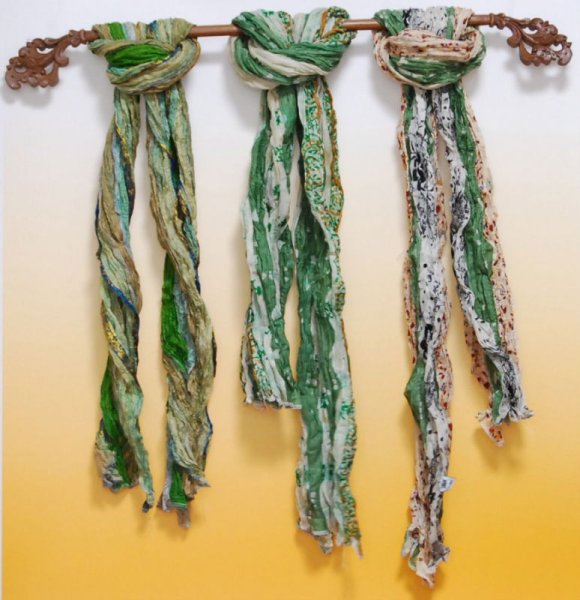 画像2: 100%Silk Sari Shawl *Green* (2)
